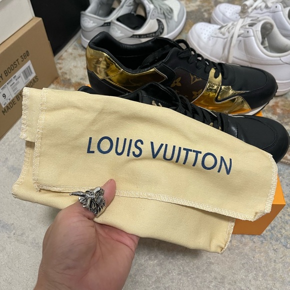 Fair Used Men Size 9 (Euro Sz 42) Louis Vuitton Run Away Sneakers Monogram Logo - Picture 16 of 16